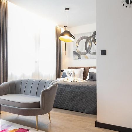 Apartmani Mozart-Centar Вировотиця Екстер'єр фото
