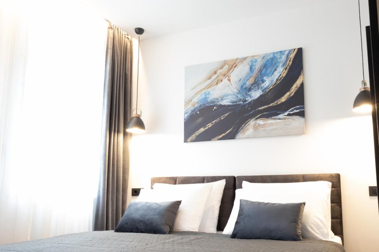 Apartmani Mozart-Centar Вировотиця Екстер'єр фото