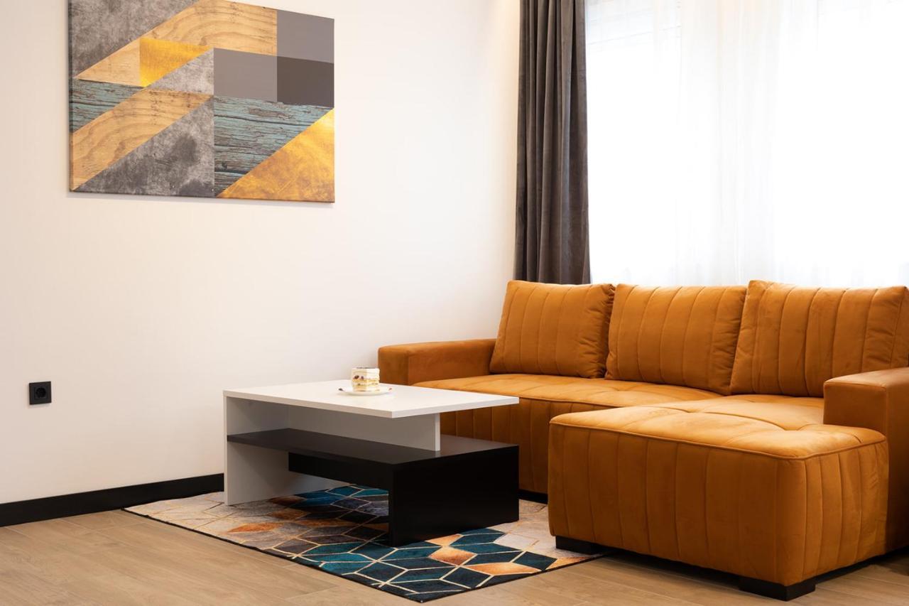 Apartmani Mozart-Centar Вировотиця Екстер'єр фото
