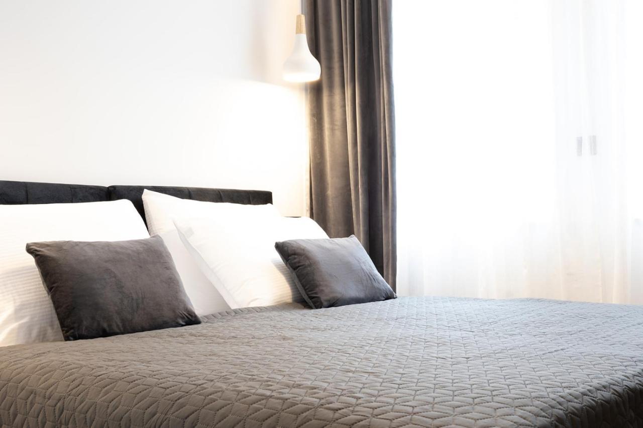 Apartmani Mozart-Centar Вировотиця Екстер'єр фото