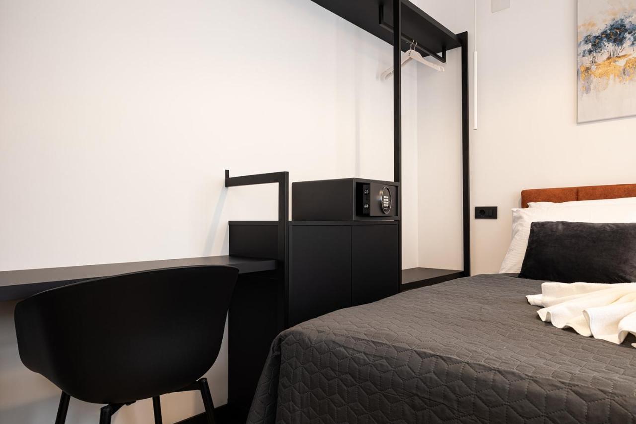 Apartmani Mozart-Centar Вировотиця Екстер'єр фото
