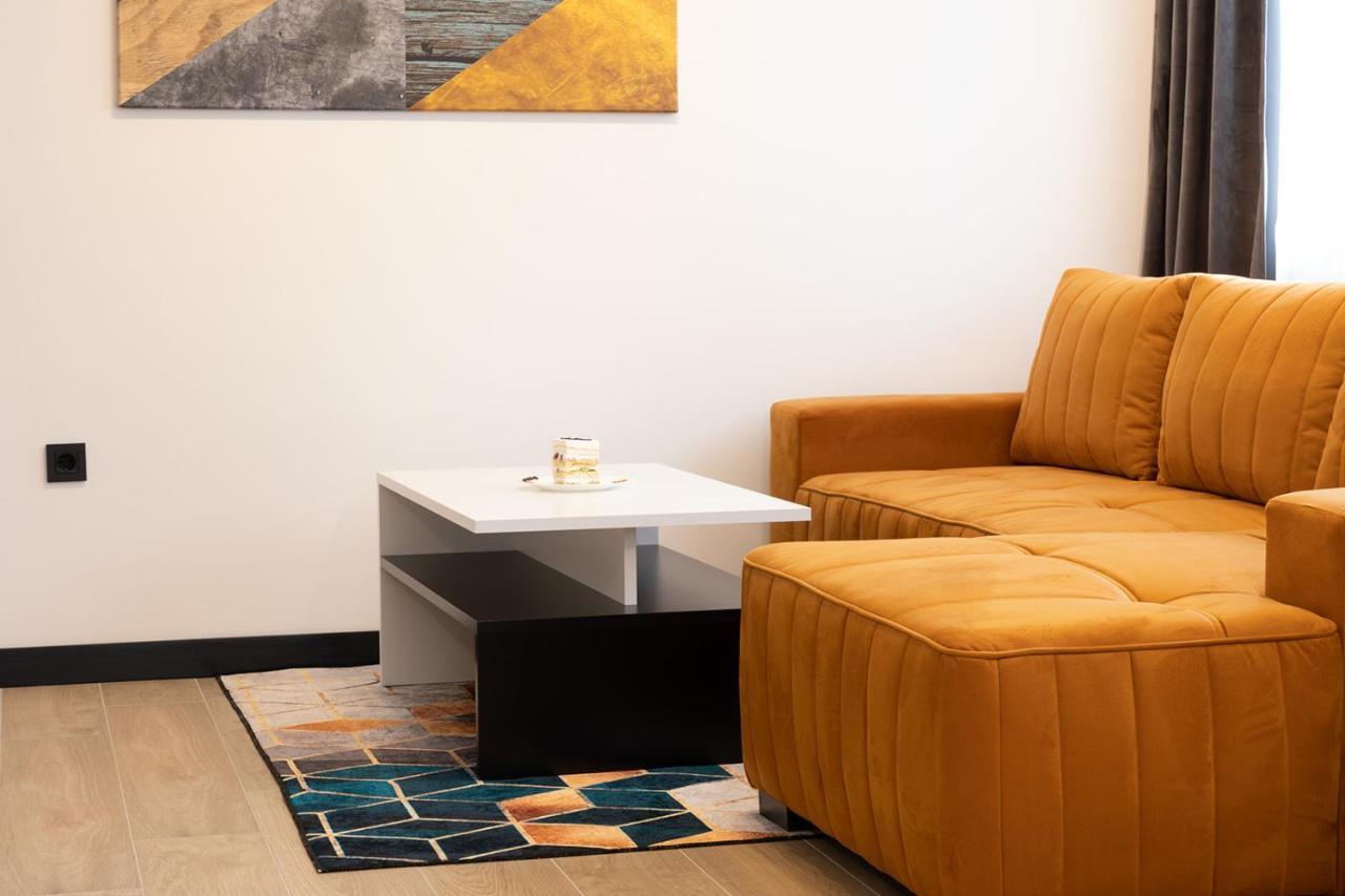 Apartmani Mozart-Centar Вировотиця Екстер'єр фото