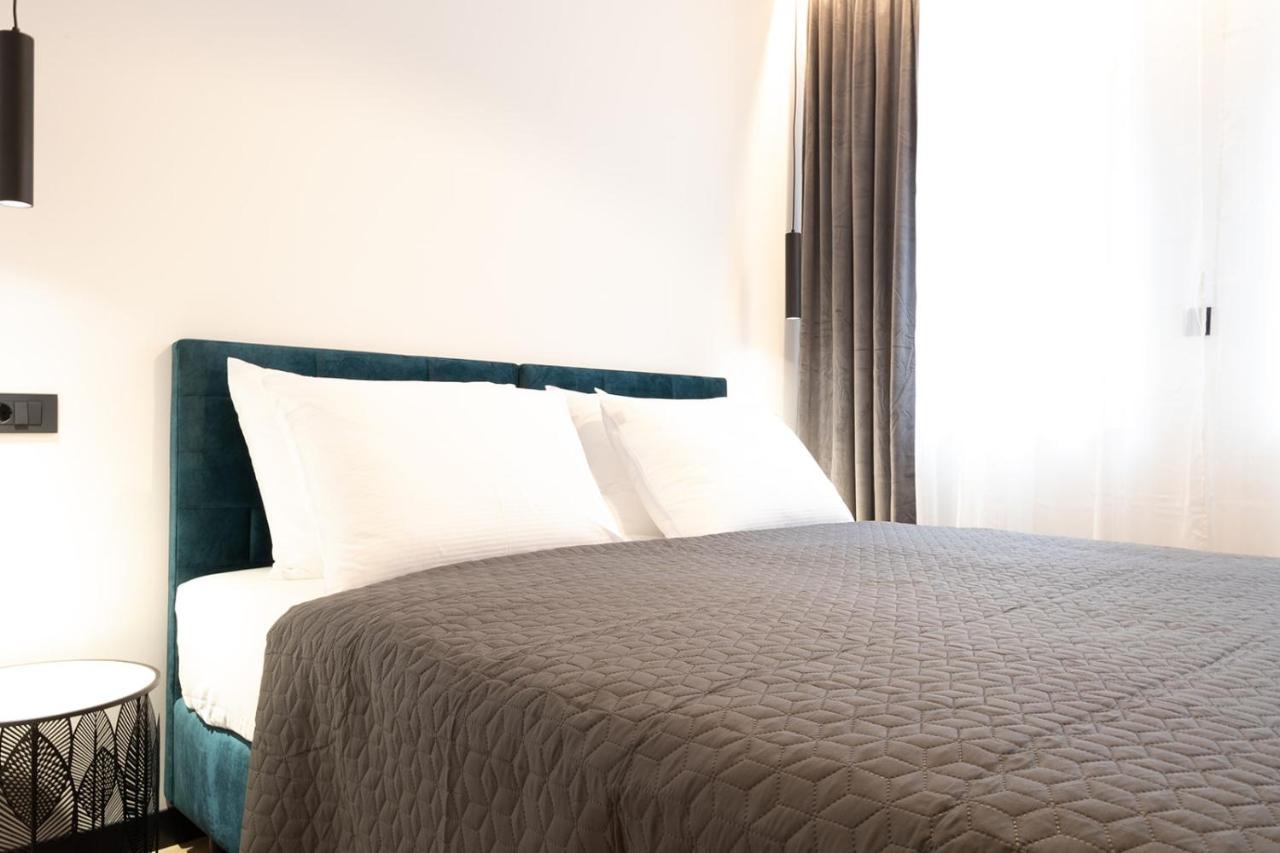 Apartmani Mozart-Centar Вировотиця Екстер'єр фото