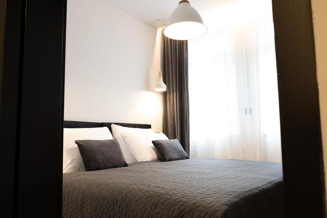 Apartmani Mozart-Centar Вировотиця Екстер'єр фото