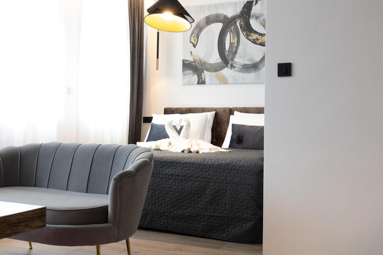 Apartmani Mozart-Centar Вировотиця Екстер'єр фото