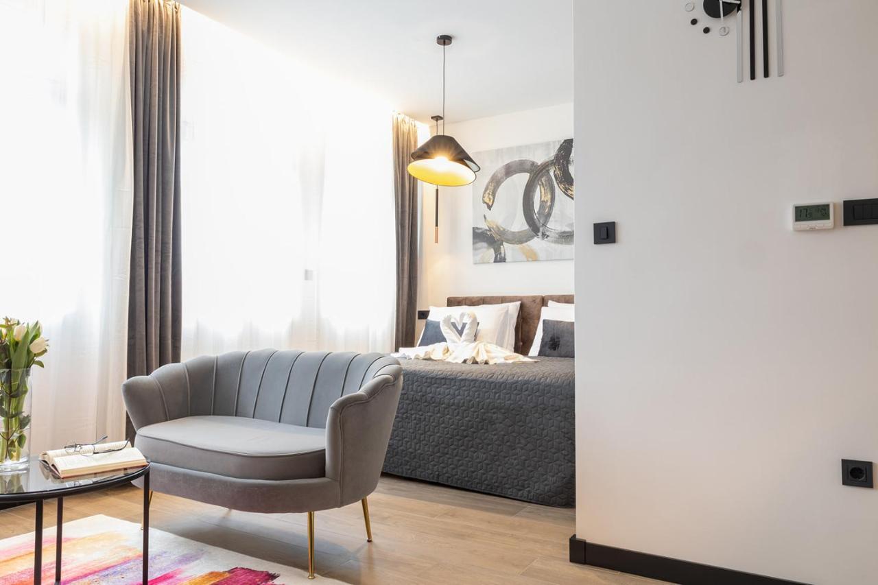 Apartmani Mozart-Centar Вировотиця Екстер'єр фото